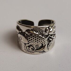 Nearly new women's fashion vintage style rings